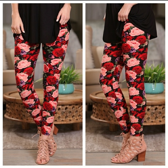 One Left! Plus Size Roses Print Leggings - Picture 3 of 4